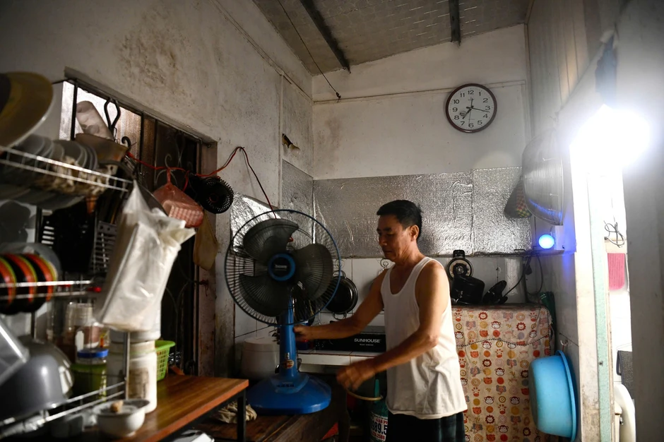 Hà Nội: Mưa lớn kéo dài, nhiều tuyến phố ngập, giao thông ùn ứ Hà Nội: Mưa lớn kéo dài, nhiều tuyến phố ngập, giao thông ùn ứ