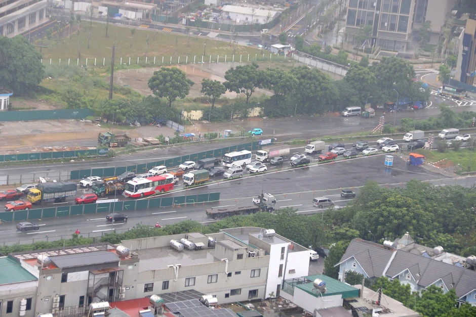 Hà Nội: Mưa lớn kéo dài, nhiều tuyến phố ngập, giao thông ùn ứ Hà Nội: Mưa lớn kéo dài, nhiều tuyến phố ngập, giao thông ùn ứ