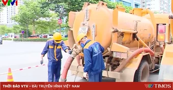 Hà Nội nạo vét cống ngầm nhằm tăng khả năng thoát nước mùa mưa