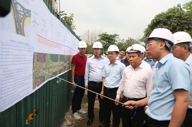 Hà Nội phấn đấu đưa vào khai thác cầu Tứ Liên và cầu Trần Hưng Đạo trong quý II/2027 Hà Nội phấn đấu đưa vào khai thác cầu Tứ Liên và cầu Trần Hưng Đạo trong quý II/2027