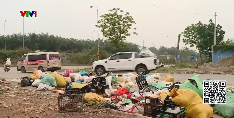 Hà Nội: Phát sinh “điểm đen” ô nhiễm do rác tồn đọng sau phân cấp vệ sinh môi trường Hà Nội: Phát sinh “điểm đen” ô nhiễm do rác tồn đọng sau phân cấp vệ sinh môi trường