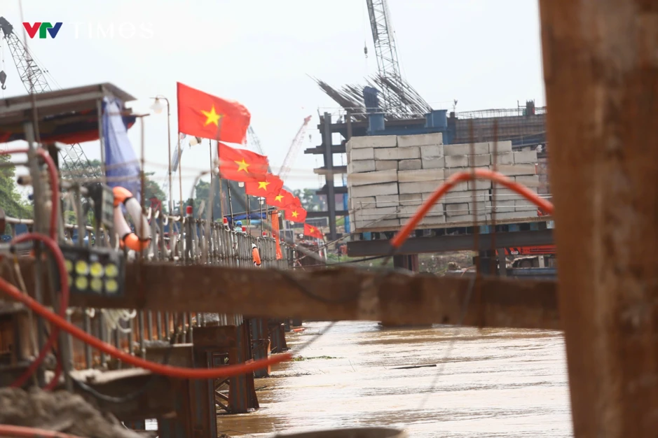 Hà Nội: Phối hợp bảo đảm an toàn giao thông đường thủy tại các công trình vượt sông Hồng Hà Nội: Phối hợp bảo đảm an toàn giao thông đường thủy tại các công trình vượt sông Hồng