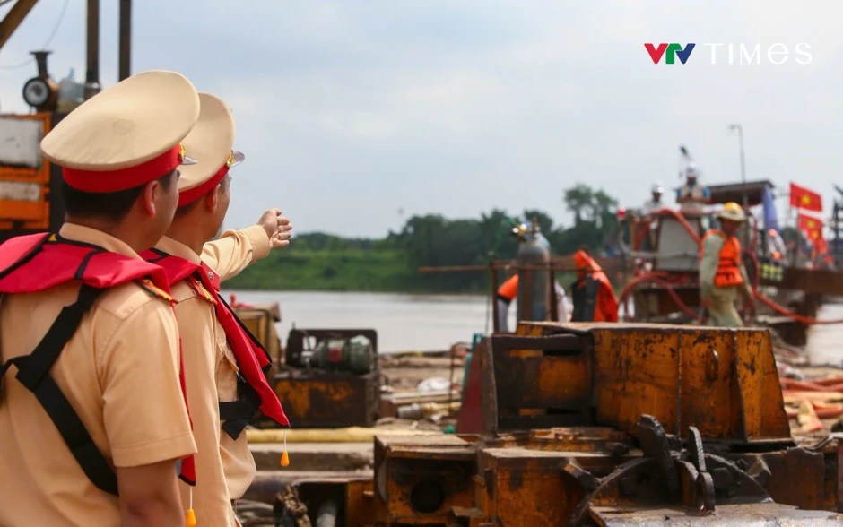 Hà Nội: Phối hợp bảo đảm an toàn giao thông đường thủy tại các công trình vượt sông Hồng Hà Nội: Phối hợp bảo đảm an toàn giao thông đường thủy tại các công trình vượt sông Hồng
