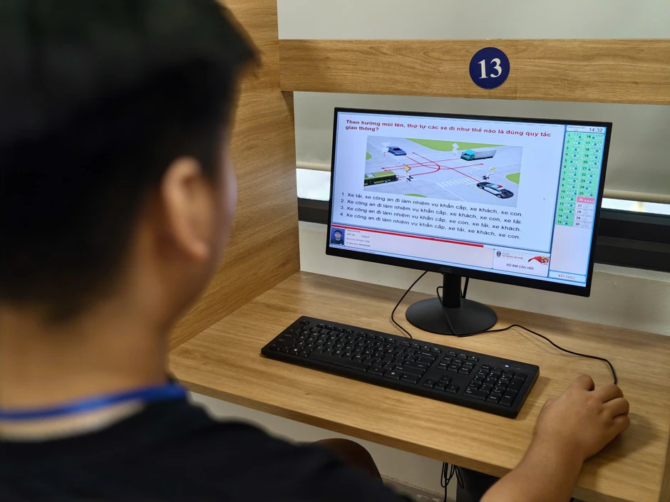 Hà Nội: "Bịt" cửa gian lận sát hạch lái xe bằng công nghệ giám sát hiện đại Hà Nội: "Bịt" cửa gian lận sát hạch lái xe bằng công nghệ giám sát hiện đại