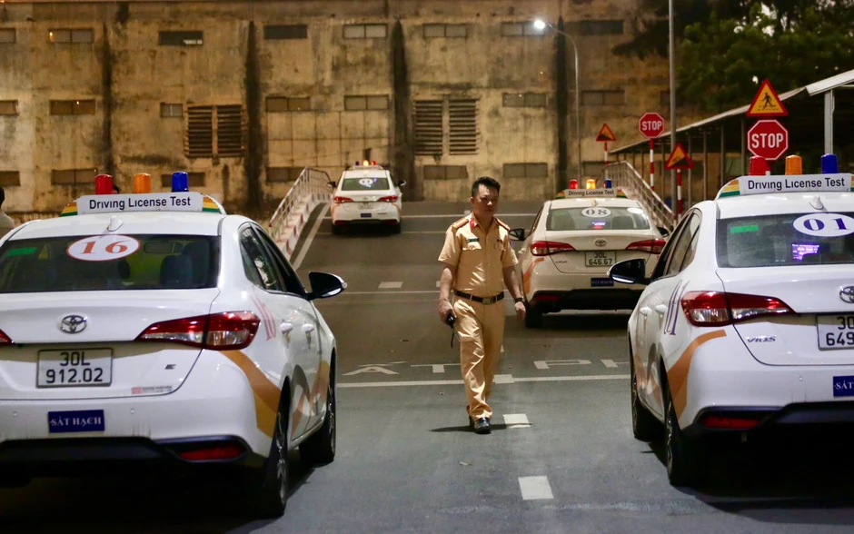 Hà Nội: "Bịt" cửa gian lận sát hạch lái xe bằng công nghệ giám sát hiện đại Hà Nội: "Bịt" cửa gian lận sát hạch lái xe bằng công nghệ giám sát hiện đại