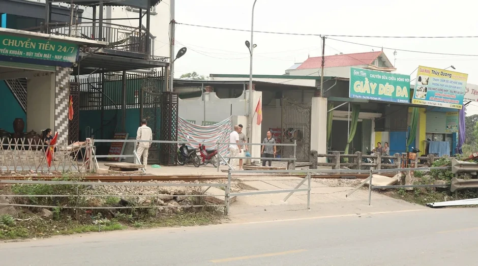 Hà Nội: Quyết liệt xóa bỏ lối đi tự mở qua đường sắt, bảo đảm an toàn giao thông Hà Nội: Quyết liệt xóa bỏ lối đi tự mở qua đường sắt, bảo đảm an toàn giao thông