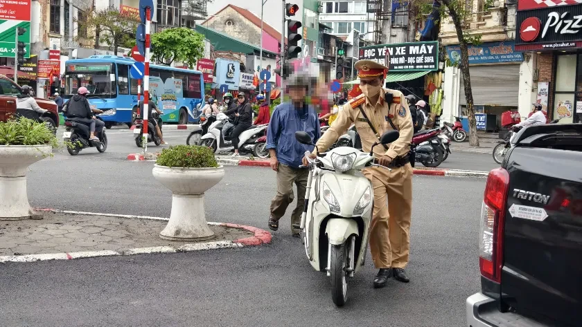 Hà Nội: Quyết liệt xử lý người đi xe đạp, xe đạp điện vi phạm nồng độ cồn Hà Nội: Quyết liệt xử lý người đi xe đạp, xe đạp điện vi phạm nồng độ cồn