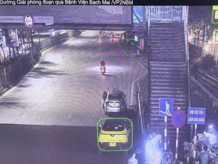 Hà Nội: Quyết liệt xử lý vi phạm dừng, đỗ xe để "hạ nhiệt" ùn tắc Hà Nội: Quyết liệt xử lý vi phạm dừng, đỗ xe để "hạ nhiệt" ùn tắc