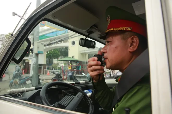 Hà Nội: Quyết liệt xử lý vi phạm dừng, đỗ xe để "hạ nhiệt" ùn tắc Hà Nội: Quyết liệt xử lý vi phạm dừng, đỗ xe để "hạ nhiệt" ùn tắc