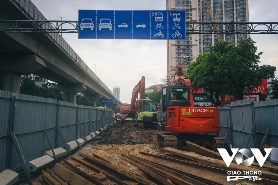 Hà Nội: Rào chắn khắp nơi, giao thông chật vật Hà Nội: Rào chắn khắp nơi, giao thông chật vật