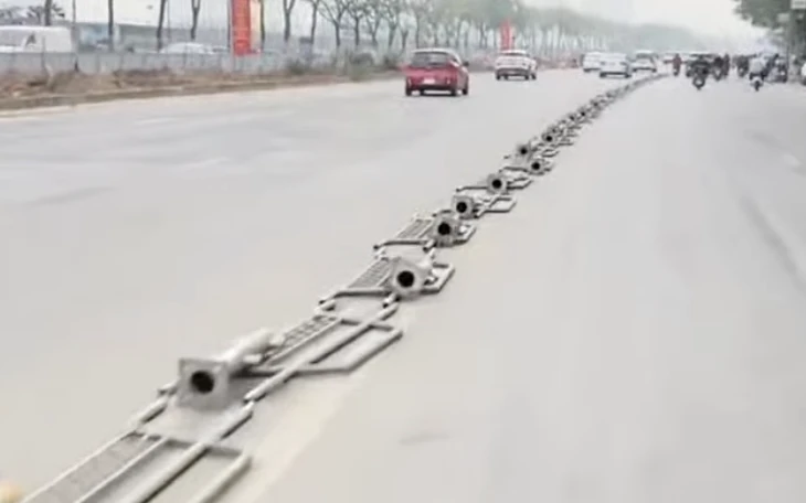 Hà Nội rào chắn nhiều nơi trên đường Đàm Quang Trung, Cổ Linh để thi công hầm kín, hầm hở Hà Nội rào chắn nhiều nơi trên đường Đàm Quang Trung, Cổ Linh để thi công hầm kín, hầm hở