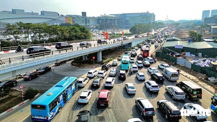 Hà Nội rào chắn nhiều nơi trên đường Đàm Quang Trung, Cổ Linh để thi công hầm kín, hầm hở Hà Nội rào chắn nhiều nơi trên đường Đàm Quang Trung, Cổ Linh để thi công hầm kín, hầm hở