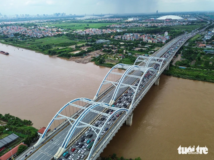 Hà Nội rào chắn trên cầu Đông Trù và 2 cầu vượt lớn ở nội đô để thi công các hạng mục
