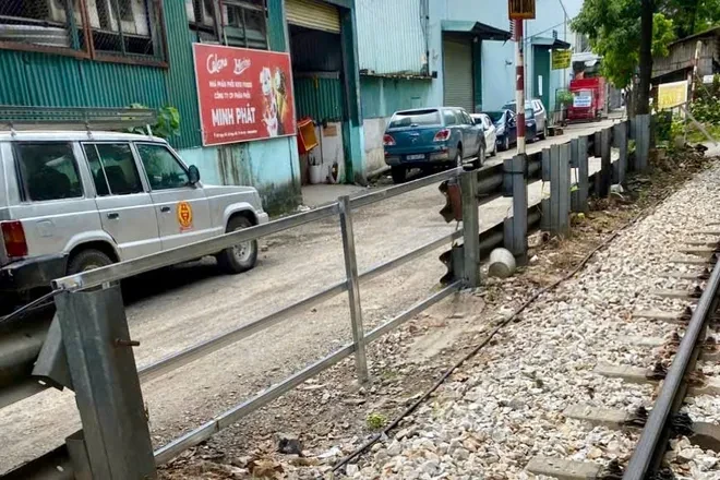 Hà Nội: Rào kín 6 lối đi tự mở trên tuyến đường sắt Bắc - Nam, bảo đảm an toàn chạy tàu Hà Nội: Rào kín 6 lối đi tự mở trên tuyến đường sắt Bắc - Nam, bảo đảm an toàn chạy tàu