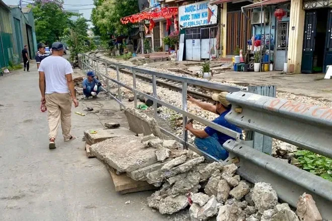 Hà Nội: Rào kín 6 lối đi tự mở trên tuyến đường sắt Bắc - Nam, bảo đảm an toàn chạy tàu Hà Nội: Rào kín 6 lối đi tự mở trên tuyến đường sắt Bắc - Nam, bảo đảm an toàn chạy tàu