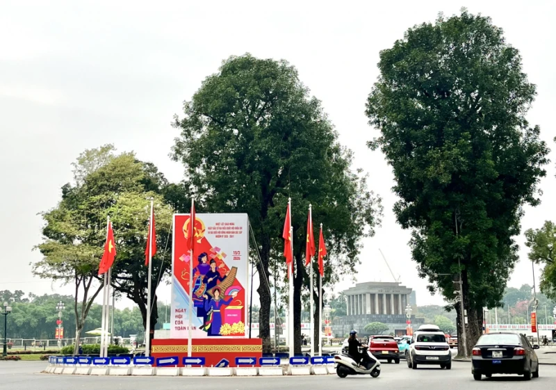 Hà Nội rộn ràng cờ hoa trước ngày bầu cử, chờ đón hơn 6 triệu cử tri Hà Nội rộn ràng cờ hoa trước ngày bầu cử, chờ đón hơn 6 triệu cử tri