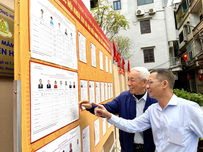 Hà Nội rộn ràng cờ hoa trước ngày bầu cử, chờ đón hơn 6 triệu cử tri Hà Nội rộn ràng cờ hoa trước ngày bầu cử, chờ đón hơn 6 triệu cử tri