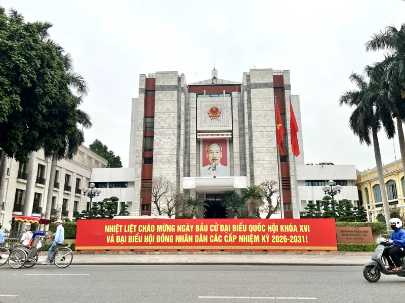 Hà Nội rộn ràng cờ hoa trước ngày bầu cử, chờ đón hơn 6 triệu cử tri Hà Nội rộn ràng cờ hoa trước ngày bầu cử, chờ đón hơn 6 triệu cử tri