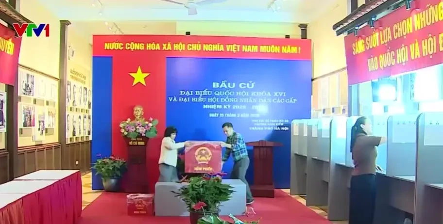 Hà Nội rực rỡ cờ hoa, sẵn sàng cho ngày hội bầu cử Hà Nội rực rỡ cờ hoa, sẵn sàng cho ngày hội bầu cử