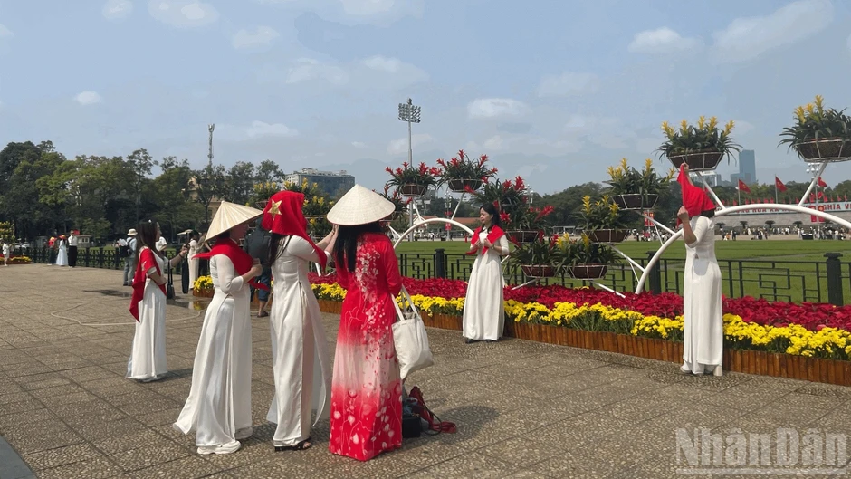 Hà Nội rực rỡ sắc màu văn hóa trong kỳ nghỉ lễ 30/4-1/5 Hà Nội rực rỡ sắc màu văn hóa trong kỳ nghỉ lễ 30/4-1/5