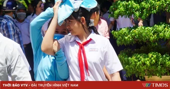 Hà Nội: Sỹ tử thi vào lớp 10 bước vào ngày thứ hai trong thời tiết nắng nóng 35 độ