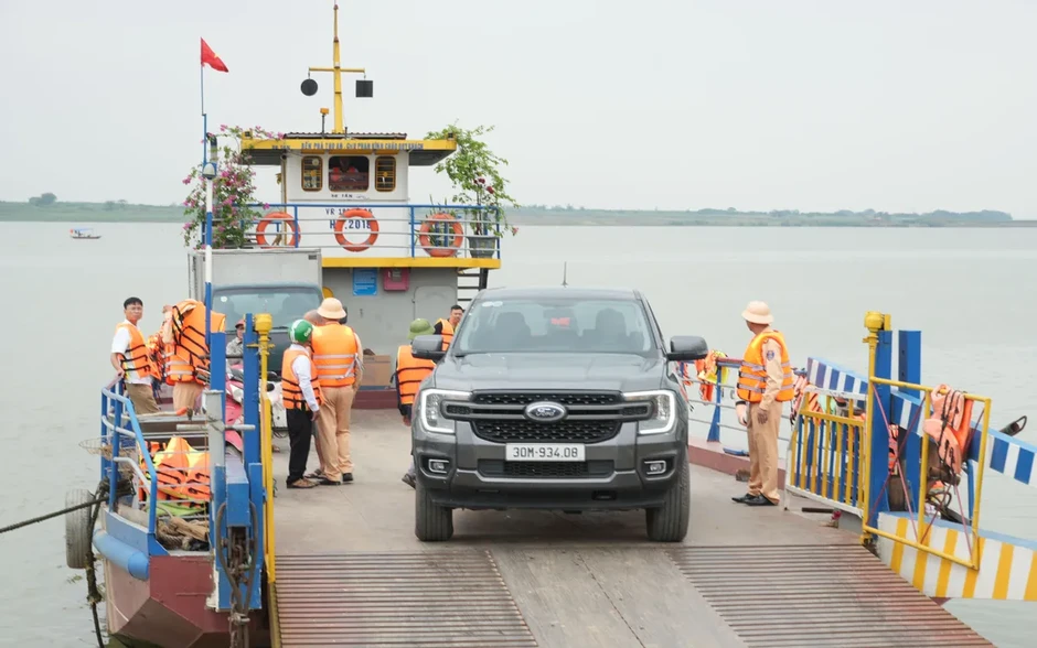 Hà Nội siết chặt quản lý bến khách, không xuất bến nếu hành khách không mặc áo phao Hà Nội siết chặt quản lý bến khách, không xuất bến nếu hành khách không mặc áo phao