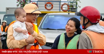 Hà Nội siết chặt quản lý bến khách, không xuất bến nếu hành khách không mặc áo phao