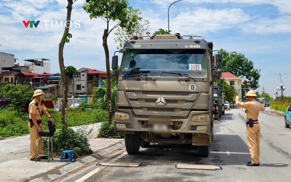 Hà Nội: Siết chặt quản lý vận tải, xử lý nghiêm hơn 1.600 xe tải vi phạm Hà Nội: Siết chặt quản lý vận tải, xử lý nghiêm hơn 1.600 xe tải vi phạm