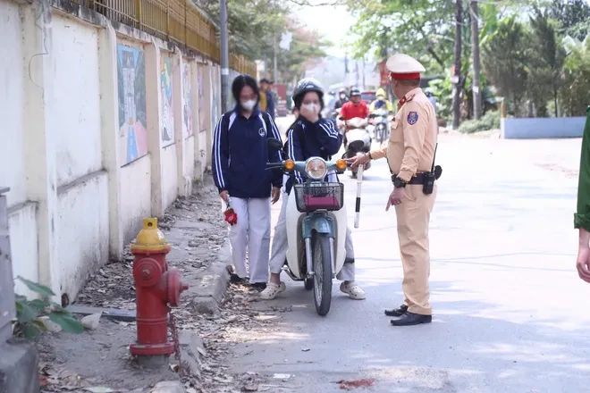 Hà Nội: Siết chặt quản lý xe đưa đón, tăng cường xử lý học sinh vi phạm Hà Nội: Siết chặt quản lý xe đưa đón, tăng cường xử lý học sinh vi phạm