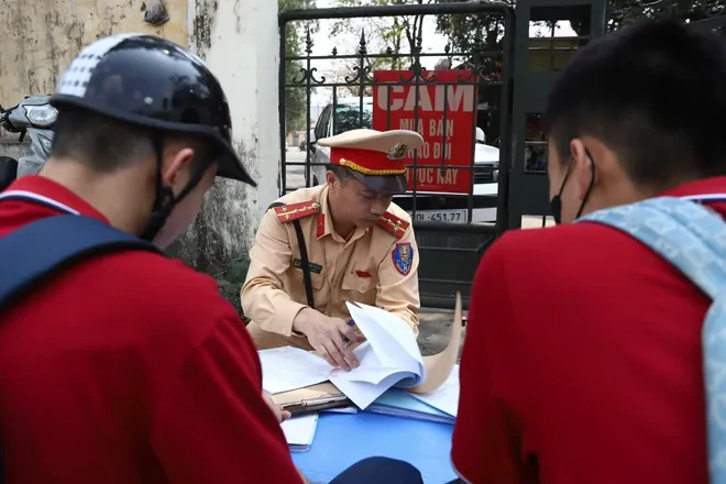 Hà Nội: Siết chặt quản lý xe đưa đón, tăng cường xử lý học sinh vi phạm Hà Nội: Siết chặt quản lý xe đưa đón, tăng cường xử lý học sinh vi phạm