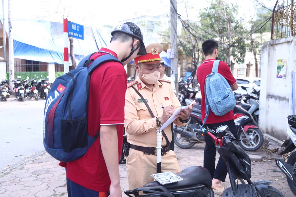 Hà Nội: Siết chặt quản lý xe đưa đón, tăng cường xử lý học sinh vi phạm Hà Nội: Siết chặt quản lý xe đưa đón, tăng cường xử lý học sinh vi phạm