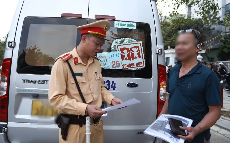 Hà Nội: Siết chặt quản lý xe đưa đón, tăng cường xử lý học sinh vi phạm Hà Nội: Siết chặt quản lý xe đưa đón, tăng cường xử lý học sinh vi phạm