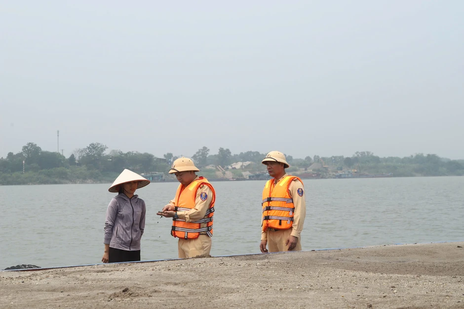 Hà Nội tăng cường kiểm soát giao thông đường thủy trước mùa mưa bão Hà Nội tăng cường kiểm soát giao thông đường thủy trước mùa mưa bão