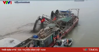 Hà Nội tăng cường kiểm tra khai thác cát, bến bãi trên sông Hồng trong mùa mưa lũ