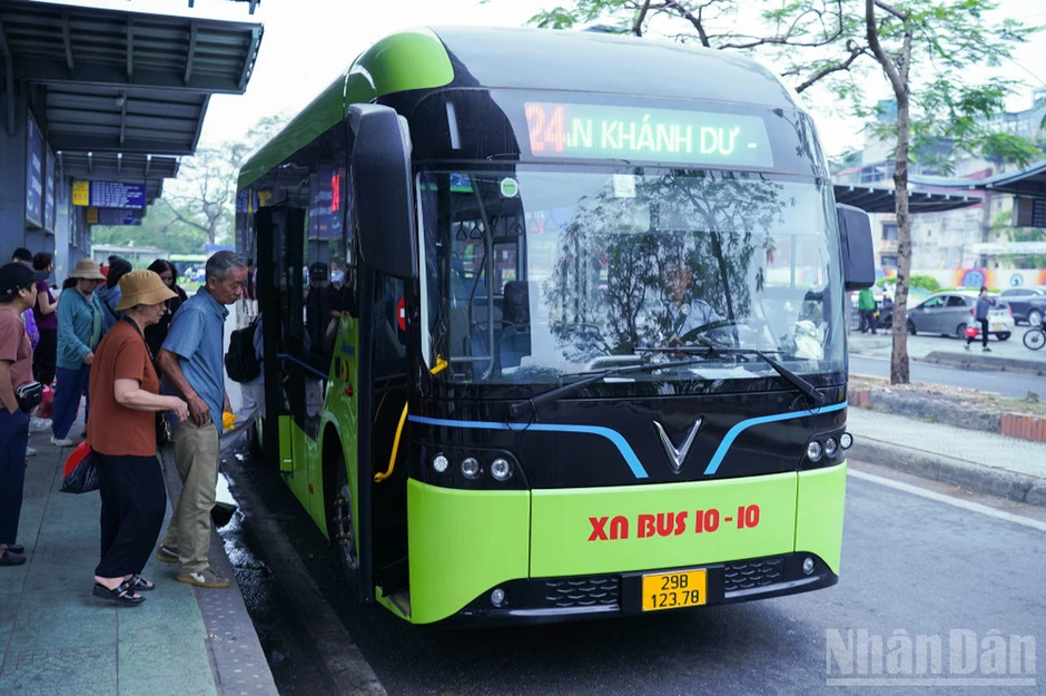 Hà Nội tăng cường xe buýt, metro phục vụ nhân dân dịp Quốc khánh 2/9 Hà Nội tăng cường xe buýt, metro phục vụ nhân dân dịp Quốc khánh 2/9