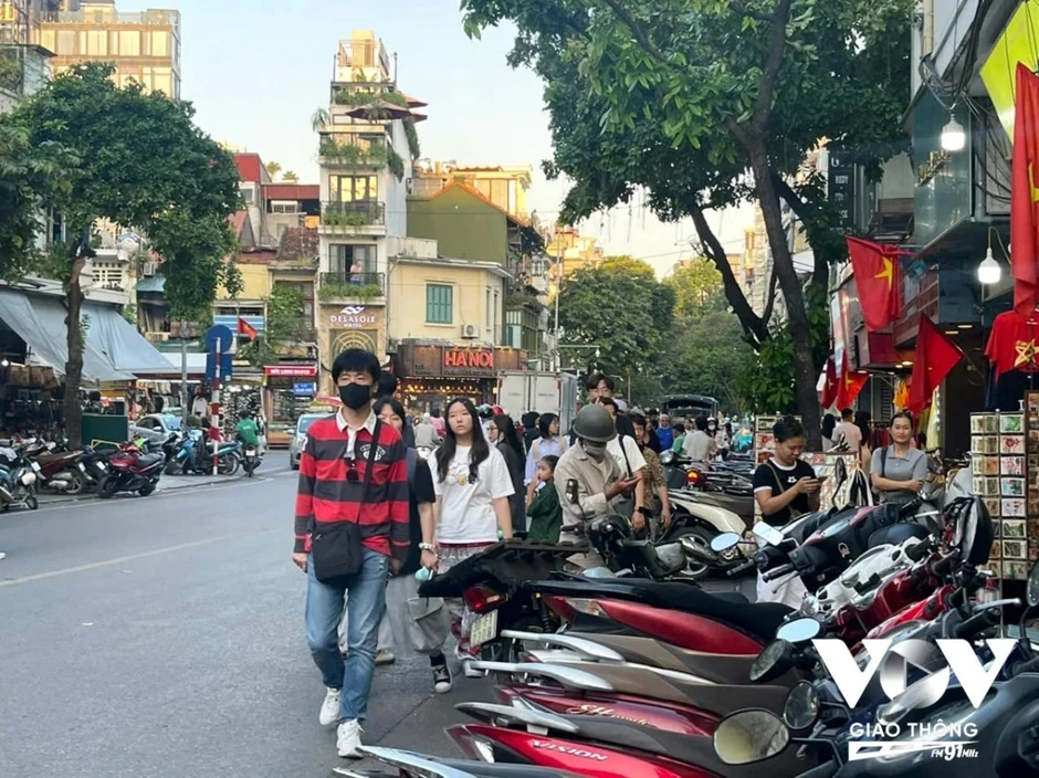 Hà Nội tăng phí vỉa hè, lòng đường: Cần thiết nhằm hạn chế xe cá nhân vào vùng lõi