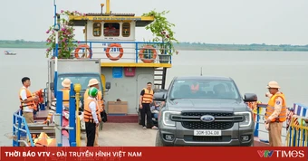 Hà Nội: Tàu thuyền không xuất bến nếu hành khách không mặc áo phao