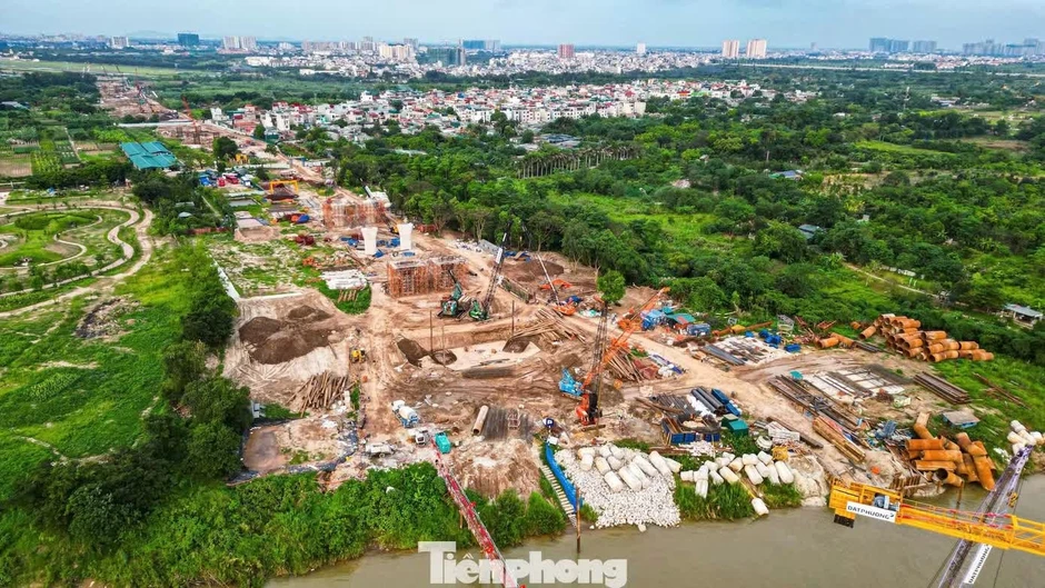 Hà Nội thông tin về tiến độ GPMB 9 dự án cầu vượt sông Hồng và sông Đuống