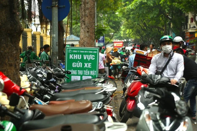Hà Nội thu phí điện tử không dừng tại toàn bộ bãi đỗ xe từ 1/7 Hà Nội thu phí điện tử không dừng tại toàn bộ bãi đỗ xe từ 1/7