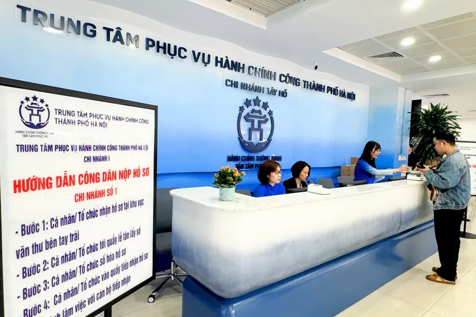 Hà Nội tiếp nhận 12 thủ tục hành chính, dịch vụ công theo hình thức trực tuyến Hà Nội tiếp nhận 12 thủ tục hành chính, dịch vụ công theo hình thức trực tuyến