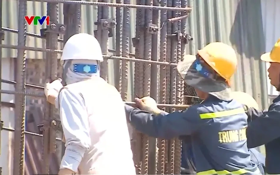Hà Nội tiếp tục nắng nóng đặc biệt gay gắt, nhiều nơi vượt kỷ lục nhiệt độ tháng 5 Hà Nội tiếp tục nắng nóng đặc biệt gay gắt, nhiều nơi vượt kỷ lục nhiệt độ tháng 5