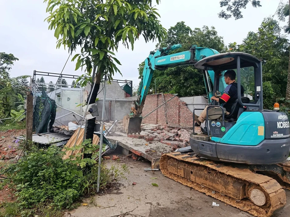 Hà Nội tổ chức cưỡng chế hàng chục công trình vi phạm Hà Nội tổ chức cưỡng chế hàng chục công trình vi phạm