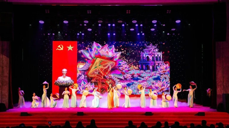 Hà Nội tôn vinh 563 điển hình “Giỏi việc nước, đảm việc nhà” Hà Nội tôn vinh 563 điển hình “Giỏi việc nước, đảm việc nhà”