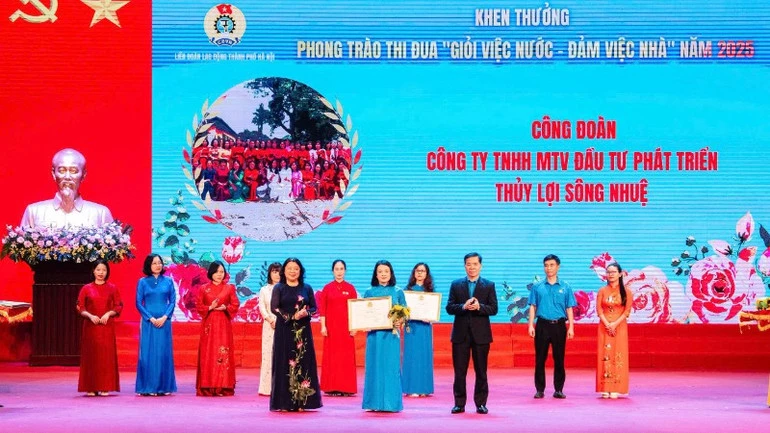 Hà Nội tôn vinh 563 điển hình “Giỏi việc nước, đảm việc nhà” Hà Nội tôn vinh 563 điển hình “Giỏi việc nước, đảm việc nhà”