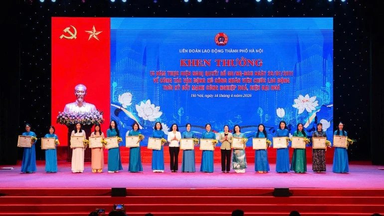 Hà Nội tôn vinh 563 điển hình “Giỏi việc nước, đảm việc nhà” Hà Nội tôn vinh 563 điển hình “Giỏi việc nước, đảm việc nhà”