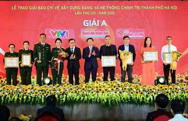 Hà Nội trao Giải Báo chí về xây dựng Đảng và hệ thống chính trị lần thứ VIII-năm 2025 Hà Nội trao Giải Báo chí về xây dựng Đảng và hệ thống chính trị lần thứ VIII-năm 2025