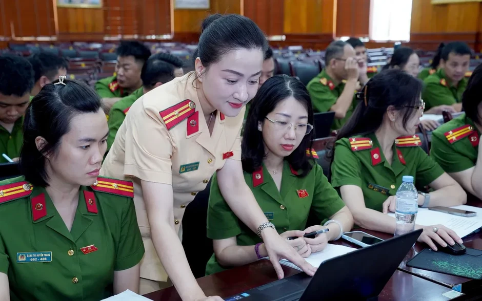 Hà Nội triển khai tiện ích tra cứu tiến độ cấp, đổi giấy phép lái xe từ ngày 13/7 Hà Nội triển khai tiện ích tra cứu tiến độ cấp, đổi giấy phép lái xe từ ngày 13/7