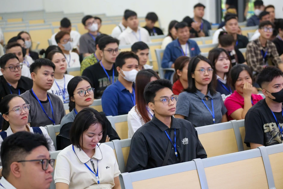 Hà Nội: Trình chiếu video cảnh báo tai nạn giao thông cho học viên trước giờ sát hạch lái xe Hà Nội: Trình chiếu video cảnh báo tai nạn giao thông cho học viên trước giờ sát hạch lái xe