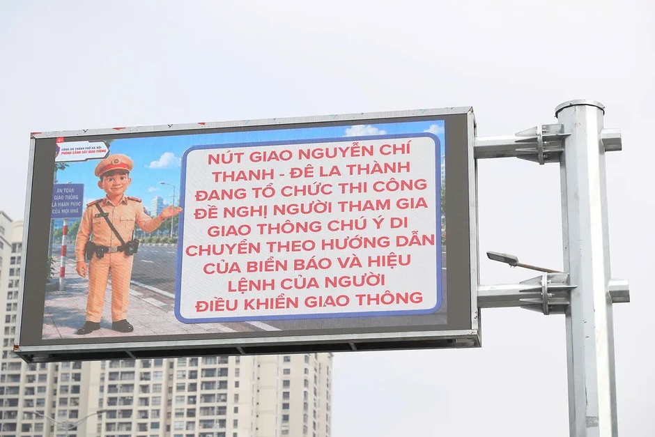 Hà Nội: Vận hành 36 màn hình LED thông minh cảnh báo ùn tắc, ngập lụt theo thời gian thực Hà Nội: Vận hành 36 màn hình LED thông minh cảnh báo ùn tắc, ngập lụt theo thời gian thực