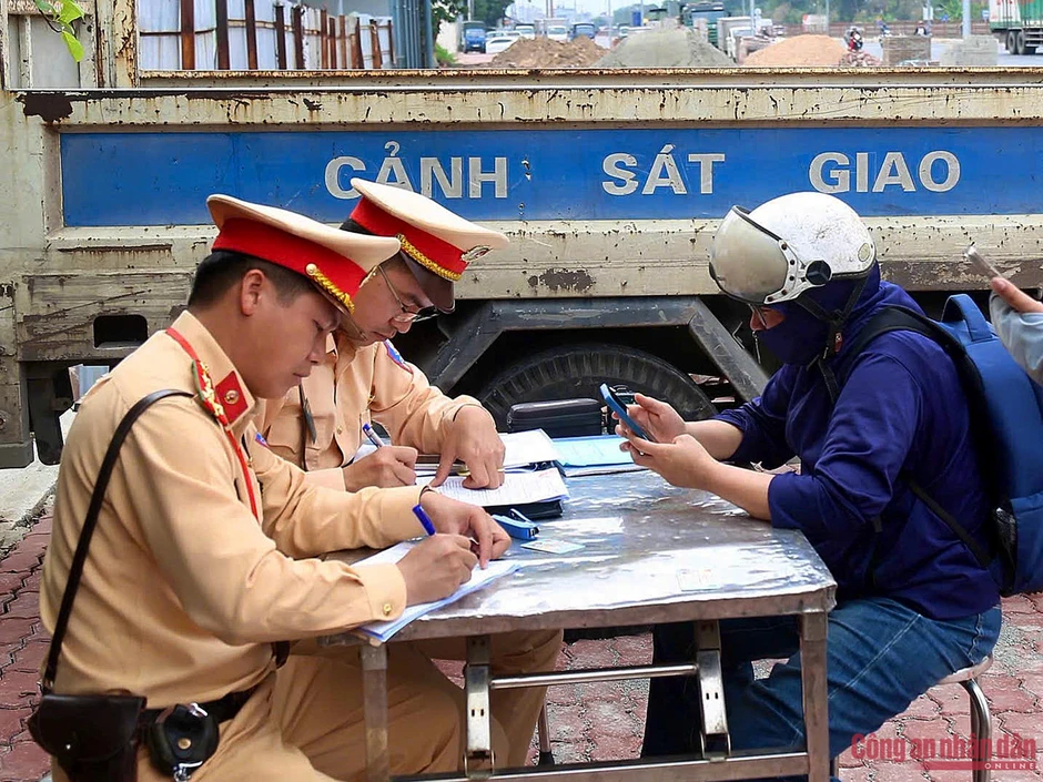 Hà Nội xóa bỏ 16 lối mở tự tạo trên tuyến đường sắt Bắc - Nam Hà Nội xóa bỏ 16 lối mở tự tạo trên tuyến đường sắt Bắc - Nam